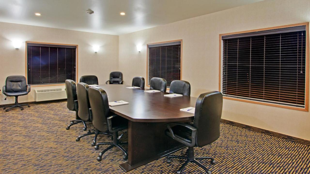 Holiday Inn Express Hotel & Suites Swift Current By Ihg Экстерьер фото