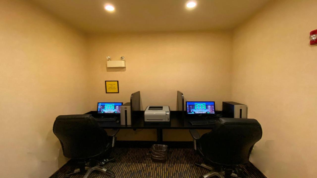 Holiday Inn Express Hotel & Suites Swift Current By Ihg Экстерьер фото